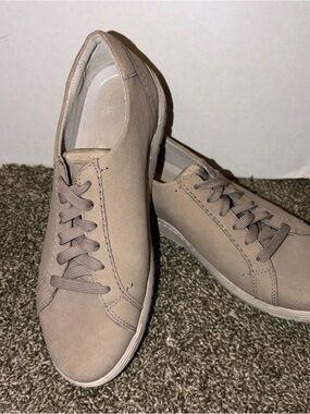 Dansko Leela Lace Up Sneakers Womens Size 39 EU 8.5 -9 US Taupe Tan Brown Nubuck
